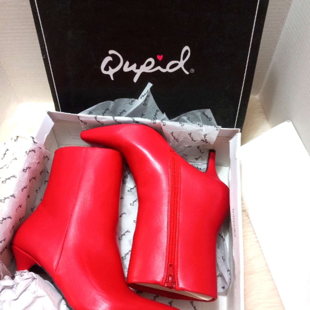 Red booty Qupid Portia-05 Pointed Toe Ankle Boot Red sz 7.5